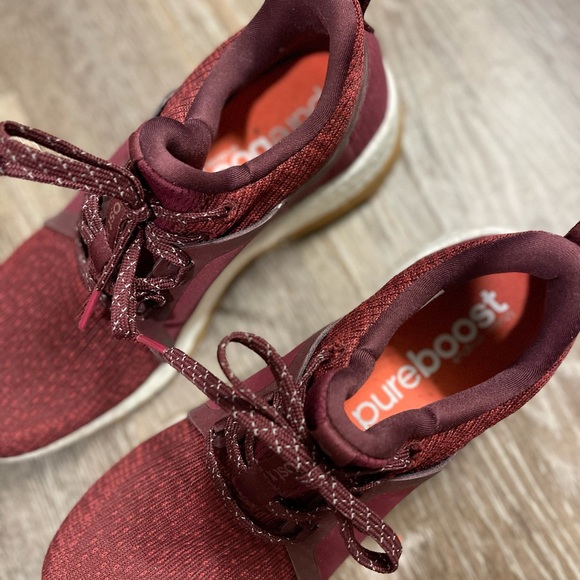 Adidas Tennis Shoes - Maroon size 7.5 - like new - Picture 2 of 5